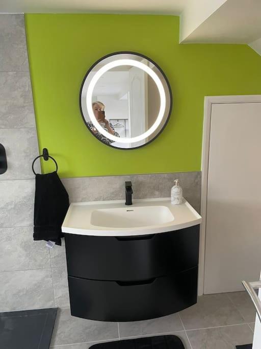 Seascape - Stylish Modern Apartment Barton on Sea Bagian luar foto