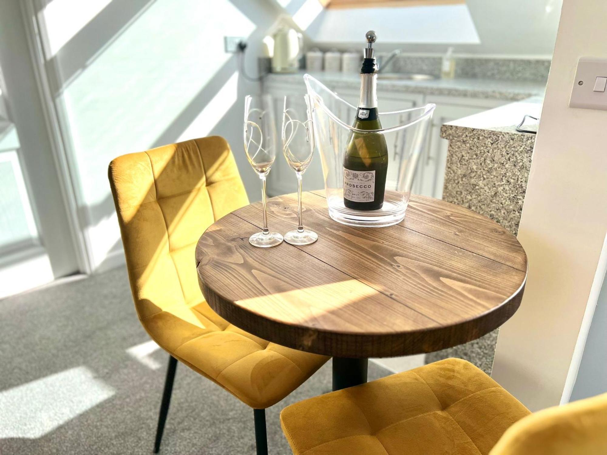 Seascape - Stylish Modern Apartment Barton on Sea Bagian luar foto