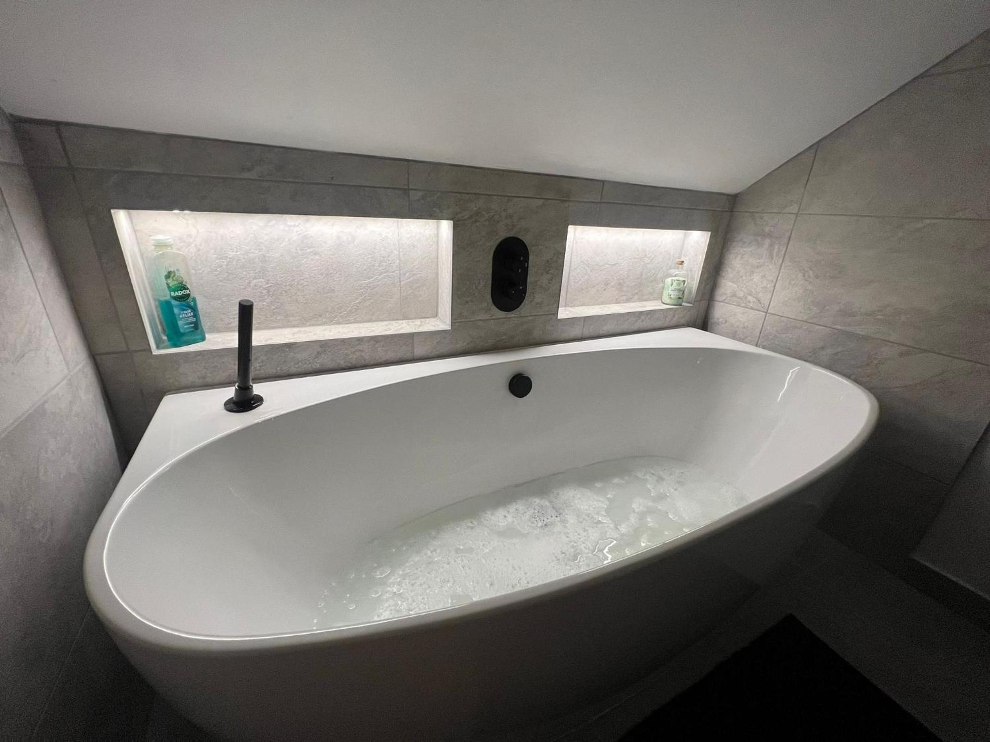 Seascape - Stylish Modern Apartment Barton on Sea Bagian luar foto